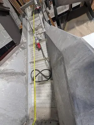 Incline Conveyor with Dump Station