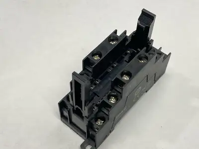 USED IDEC RELAY SOCKET 6A 277VAC LOT OF 3
