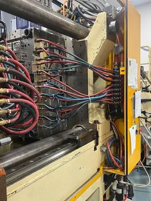 2010 HUSKY H500 RS 95/85 Horizontal Plastic Injection Molding Machines | JYC MACHINERY (5)