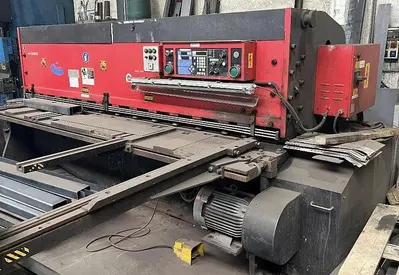 USED 2001 AMADA M-3060