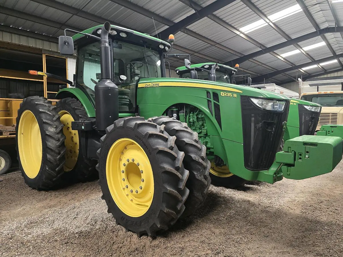 USED 2013 JOHN DEERE 8235R