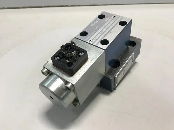 Used BOSCH 0 811 402 019 Valves/Fittings Michigan US | Ideal Machinery #608778