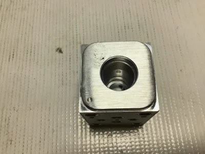 USED 🔩 BRAND: SUN HYDRAULICS – TRUSTED MANUFACTURER OF HIGH-PERFORMANCE HYDRAULIC COMPONENTS ⚙️ MODEL: GBP 1H59-AC – MANIFOLD SANDWICH VALVE WITH T PORT CONTROL NOTCH