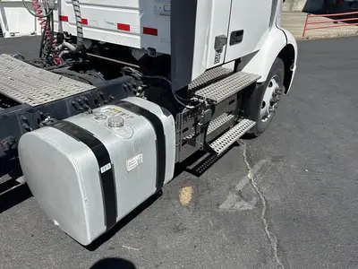 USED 2022 VOLVO VNR42T300
