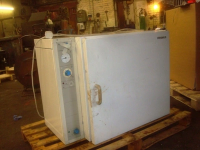 70 L Heraeus General Purpose Oven 300 Deg C Type UT6120