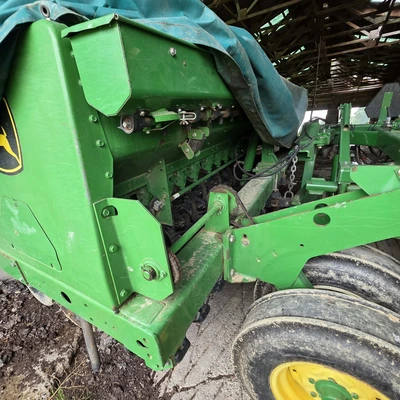 JOHN DEERE 455 Grain Drill | Iron Listing (25)