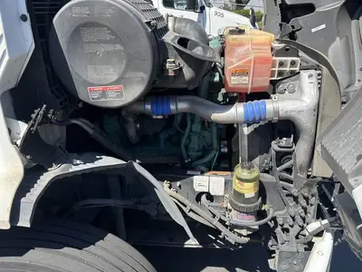 USED 2022 VOLVO VNR42T300