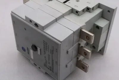 ALLEN-BRADLEY 100-D300 CONTACTOR 600 VAC MAX STOCK L-715