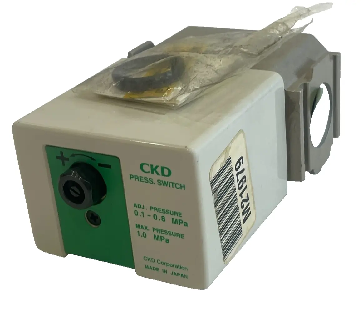 NEW CKD P4000-10-3N PRESSURE SWITCH 24VDC P4000103N