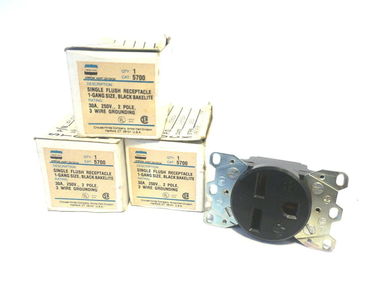 3 NEW CROUSE HINDS 5700 RECEPTACLE