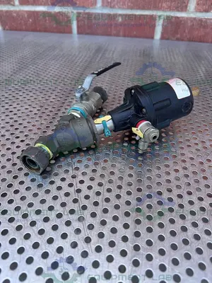 USED GEMU 554/15 PNEUMATIC ANGLE SEAT GLOBE VALVE W/ 1/2" COMPRESSION FITTING, VALVE