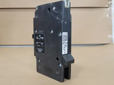 NEW SQUARE D EDB16015