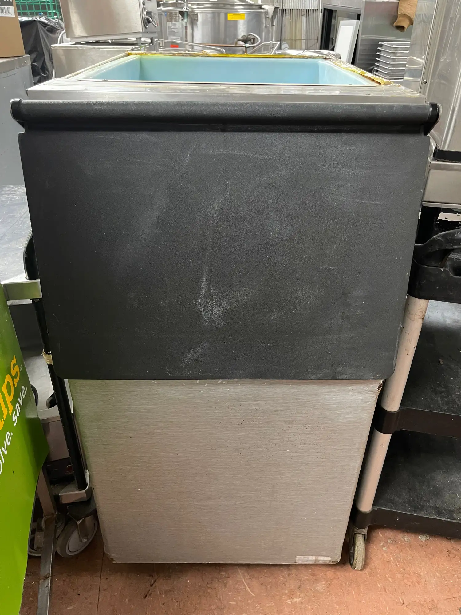 Used Hoshizaki Used Hoshizaki B-300PF 22" Ice Storage Bin with Galvanized Steel Finish 300lb Restaurant Storage Containers Illinois US | Falcon Restaurant Supply #1375749