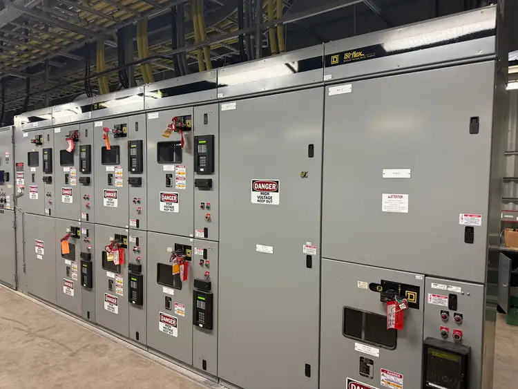 Used 2002 SQUARE D MODEL 4 Switchgears British Columbia CA | Lenmark #238623