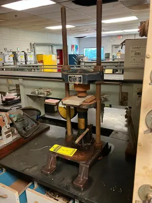 Used _UNKNOWN_ _UNKNOWN_ Powder Compacting Presses Ohio US | Myron Bowling Auctioneers Inc #1504688