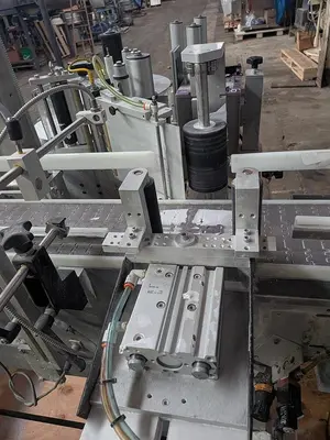 Used UNIVERSAL 320 WRAP LABELER FOR LARGER CONTAINERS 322 ROUND PRODUCTS LABELER Labelers Illinois US | Save on Equipment #1566499
