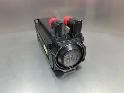 USED Allen-Bradley MPL-B1153F-MJ74AA