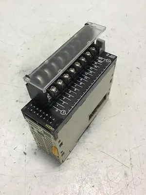 USED OMRON CJ1W-OC211