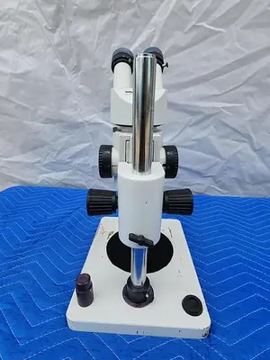 WILD HEERBRUGG MICROSCOPE WITH PLAN 1X (2 EYEPIECES LEICA 10X21B)