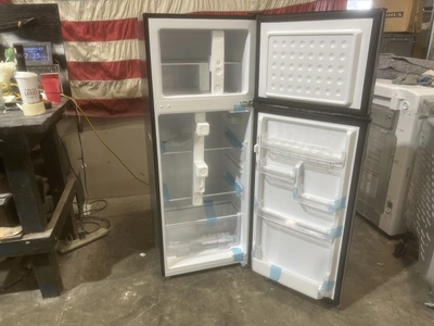 USED FRIGIDAIRE 7.5 CUBIC FEET