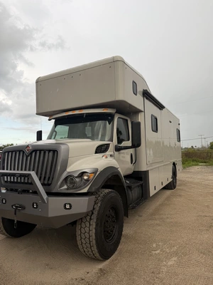 Used 2021 INTERNATIONAL SHOWHAULER CUSTOM 4X4 Campers, Caravans, Motorhomes Michigan US | Miedema Asset Management Group #1580270