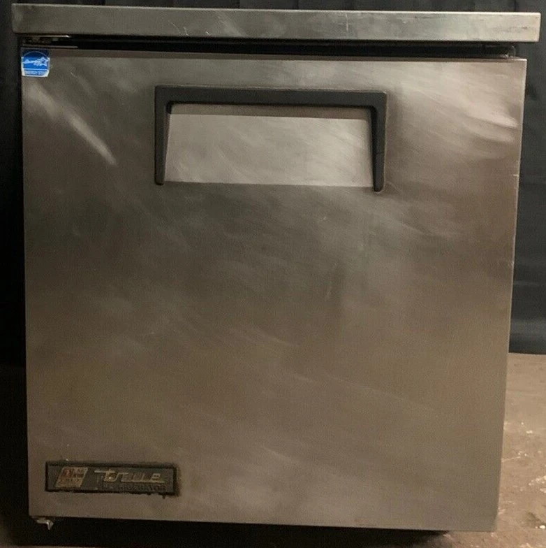174-0039 True TUC-27 Undercounter Self Contained Cooler
