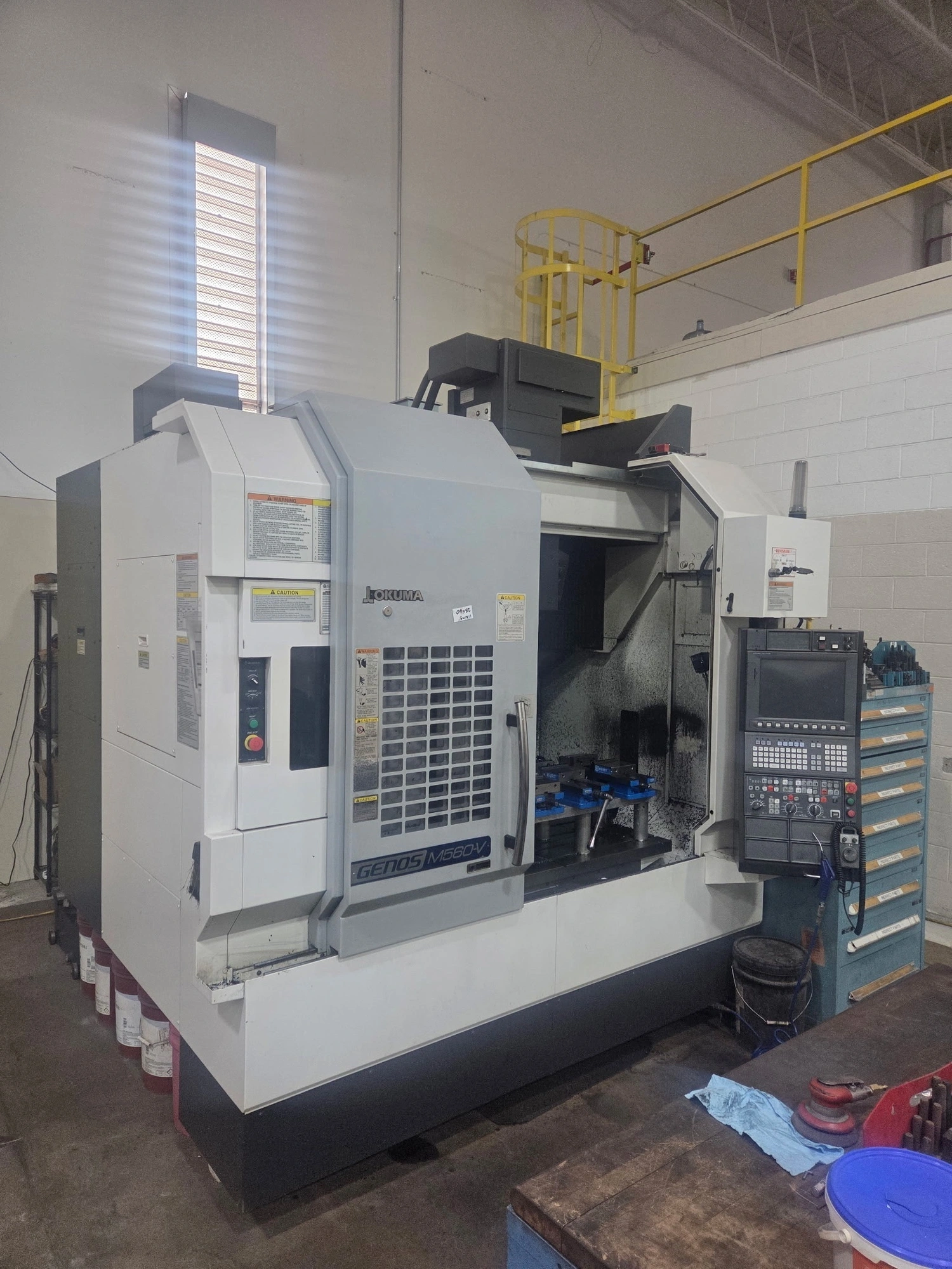 OKUMA GENOS M560V CNC VERTICAL MACHINING CENTER