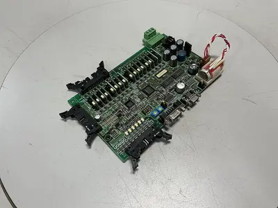 USED OMRON CPM2B-32CDR