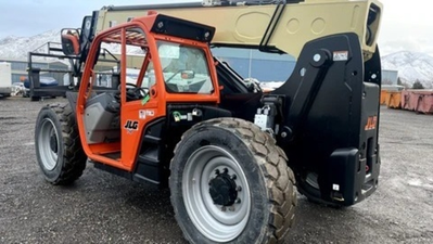 USED 2022 JLG 742