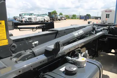 New | in-Stock 2025 MACK MD6 Hooklifts & Roll-Offs Texas US | Roll Off Truck World #1491879