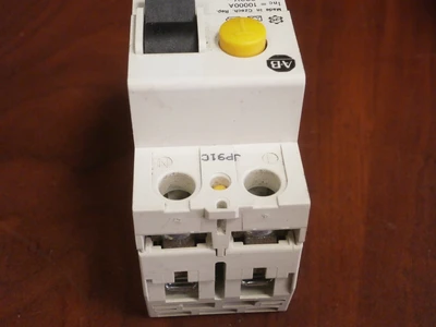 USED Allen-Bradley 1492-RCD2A16
