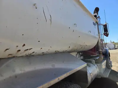 USED 2013 PETERBILT 384