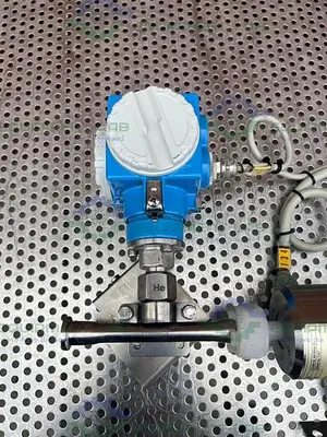 USED ENDRESS + HAUSER PMC631 PRESSURE TRANSMITTER W/ AMERSHAM CONDUCTIVITY SENSOR