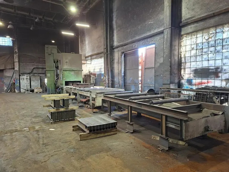 Used 1983 GUTMAN RZ-1252 Roller Conveyor Shot Blaster CZ | Amaron s.r.o. #1288582