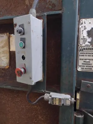 48" X 48" X 24" EPCO VERTICAL HYDRAULIC BALER: STOCK #22919