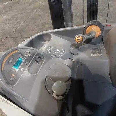USED 2016 CROWN RR5725-45