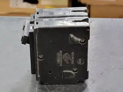 USED SQUARE D HOM220