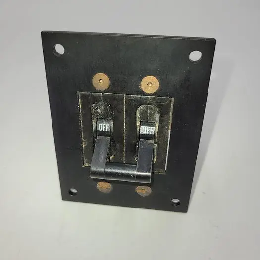 Used HEINEMANN HEINEMANN RE-CIRK-IT DUAL CIRCUIT BREAKER 15A 250V Circuit Breakers | ND Industrial Surplus #1219784