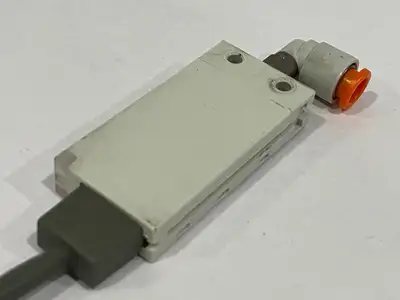 Used SMC ZSE10-M5-A-P Pressure Switches Michigan US | Maverick Industrial Sales #1453105