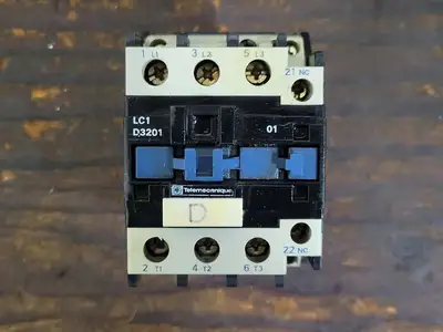 USED TELEMECANIQUE LC1D3201F7