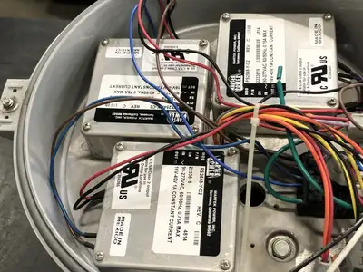 NEW CROUSE-HINDS VMV7L/UNV1