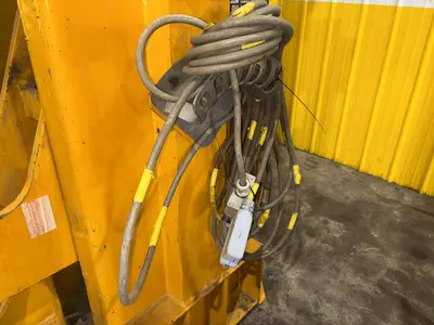 (4) 20 TON (160,000 LBS TOTAL) RAILWAY / NEUERO HEAVY DUTY MOBILE VERTICAL LIFT JACKS: YOBRO #24229