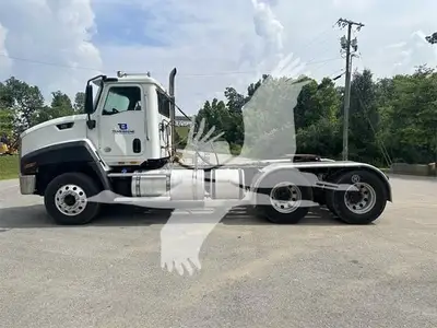 USED 2017 CATERPILLAR CT660S