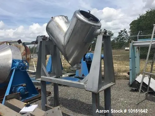 Used PATTERSON KELLEY 125 CUBIC FOOT Double Cone - V Mixers Illinois US | Aaron Equipment #1456841