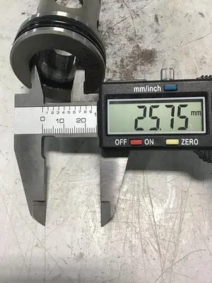 USED VICKERS 25-D10-30