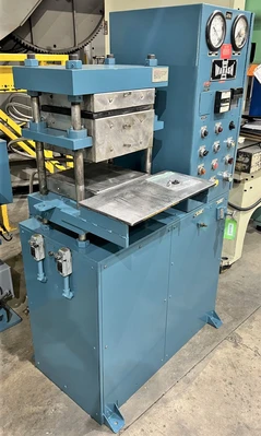 USED 1983 WABASH WABASH 30-1212 HMBX PRESS