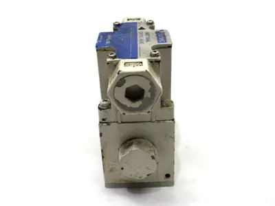 USED TOKIMEC SOLENOID DIRECTIONAL CONTROL VALVE 1/2" PORTS