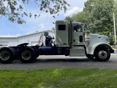 USED 2011 PETERBILT 367