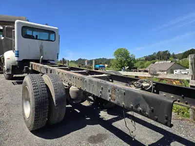 USED 2007 PETERBILT 335