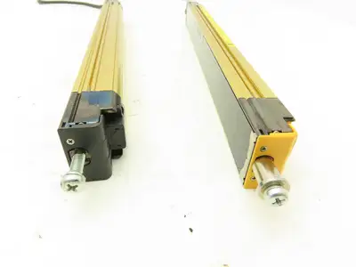 Omron F3SJ-A0320P30-L F3SJ-A0320P30-D Light Curtain Emitter Receiver Set/Bracket